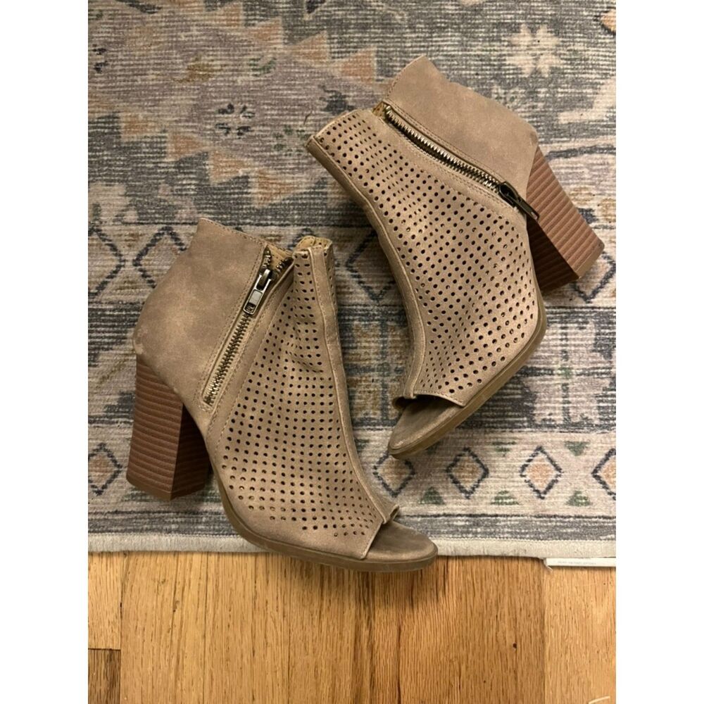 Brash Peep Toe Zip Up‎ Tan Heeled Booties Womens 6